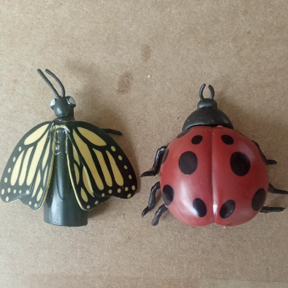 2 Insect Finger Puppets